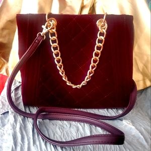 Vintage style burgundy velvet purse w/ gold chain & detachable strap